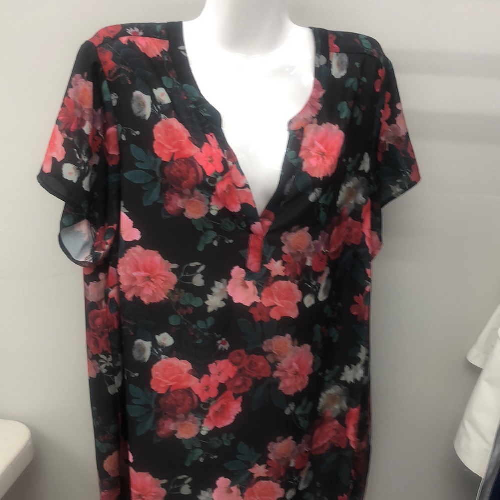 NWOT Torrid floral short sleeve top/blouse size 1 or 14-16